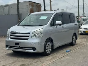 Toyota Noah 2009 Silver