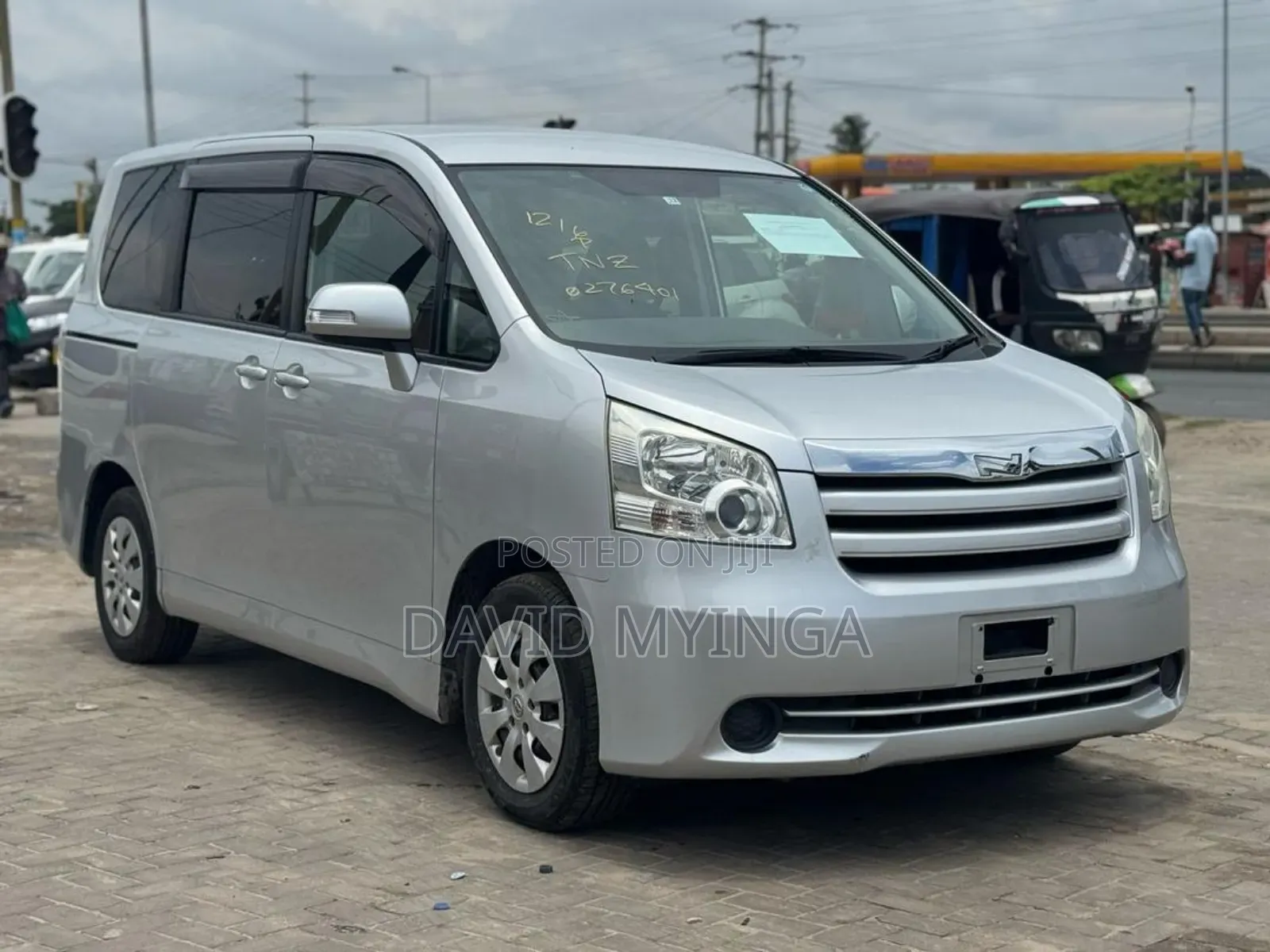Toyota Noah 2009 Silver