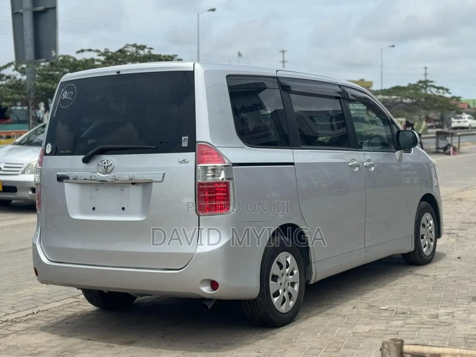 Toyota Noah 2009 Silver