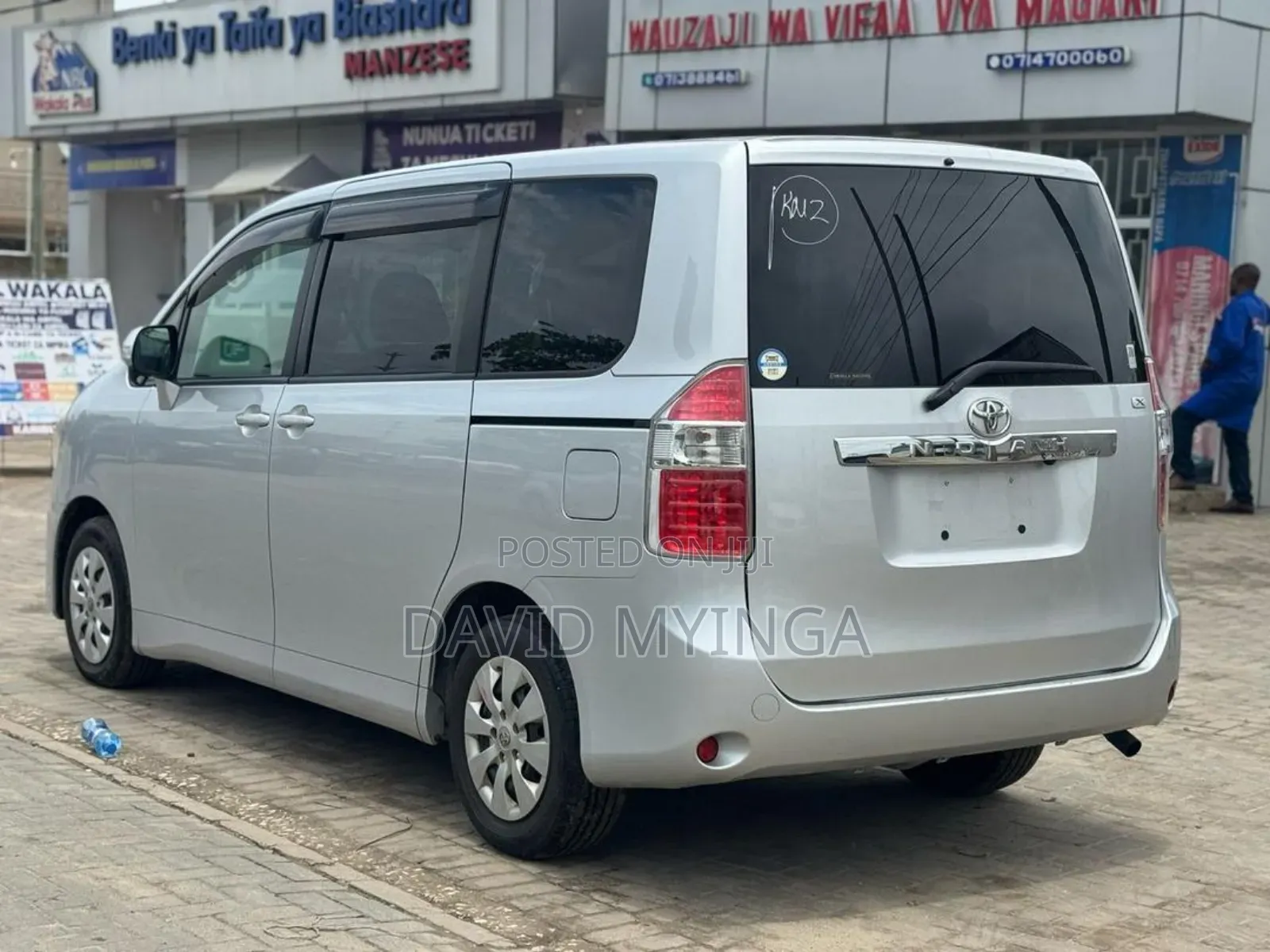 Toyota Noah 2009 Silver