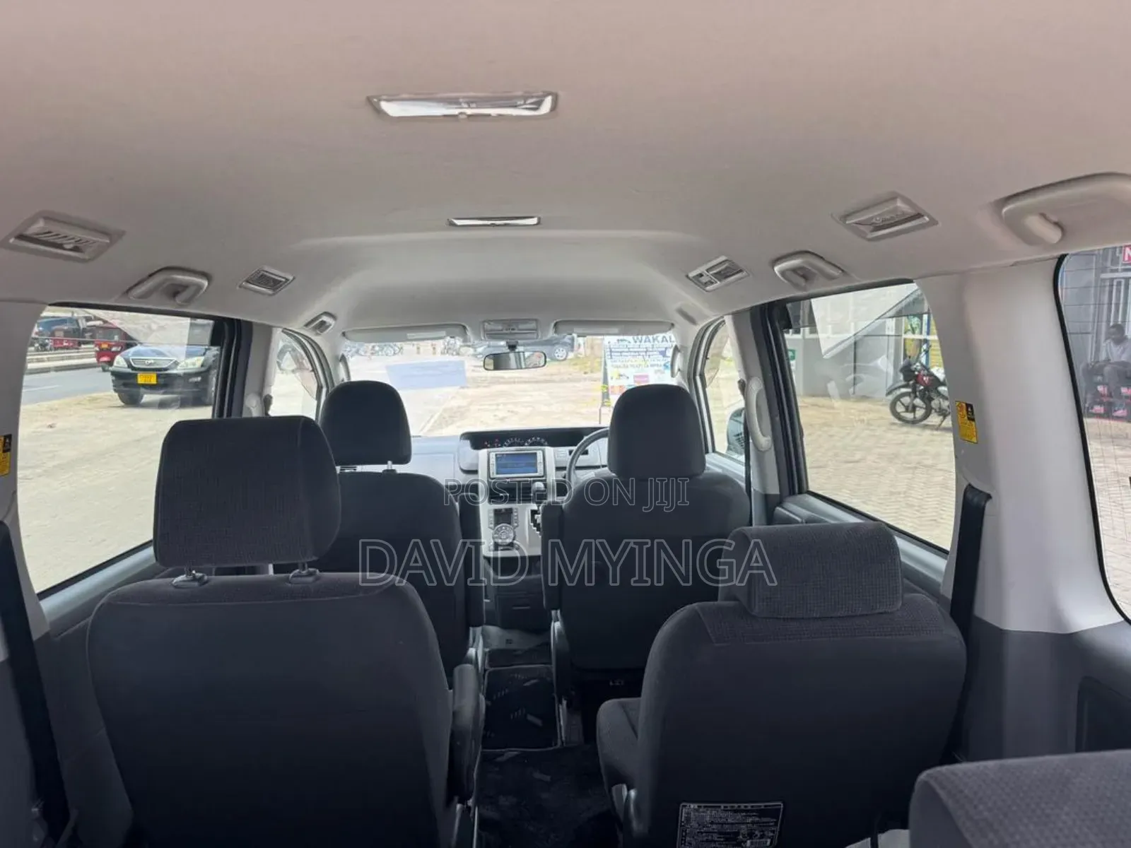 Toyota Noah 2009 Silver