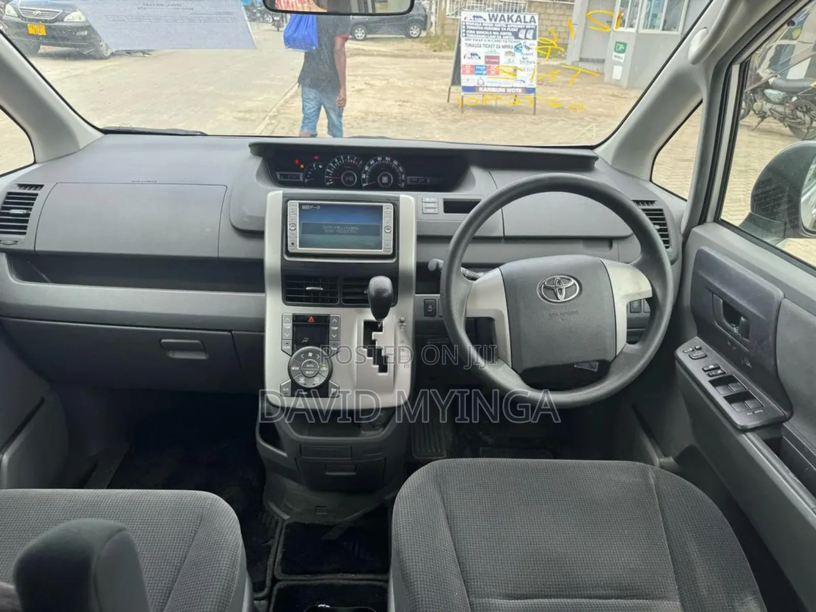 Toyota Noah 2009 Silver