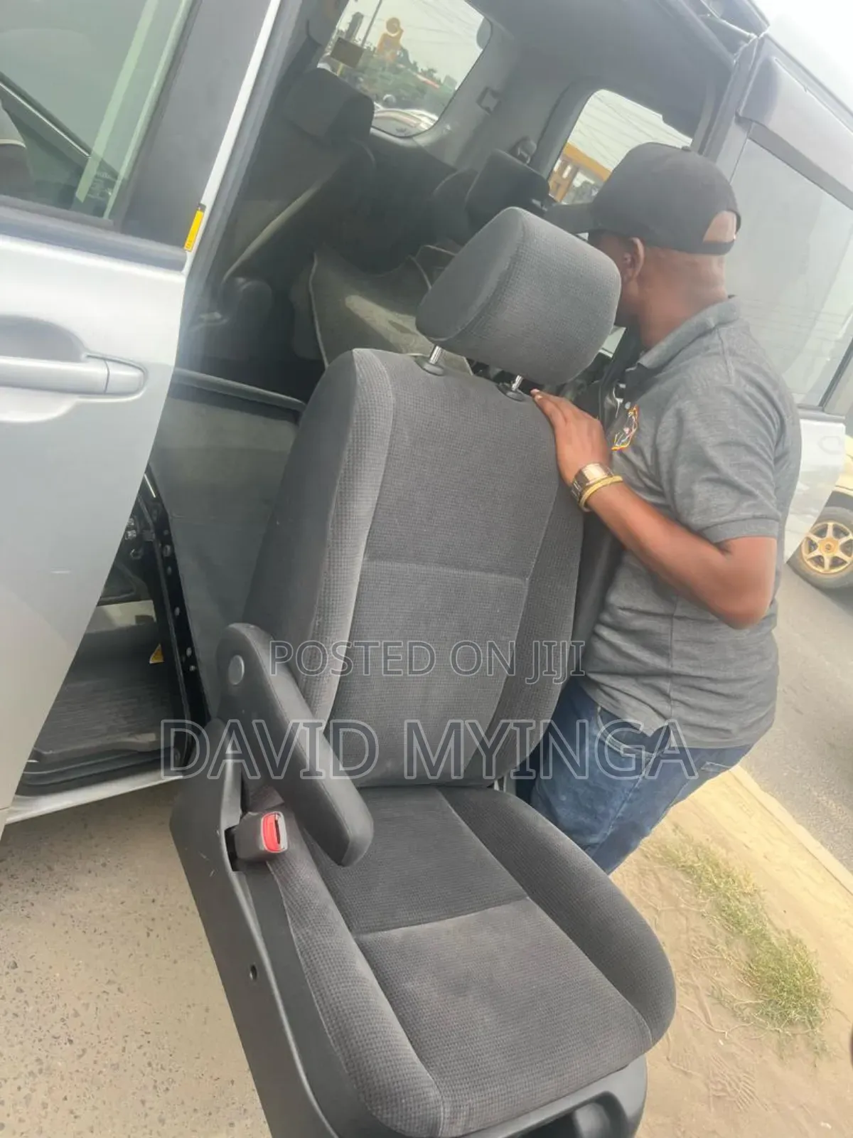 Toyota Noah 2009 Silver