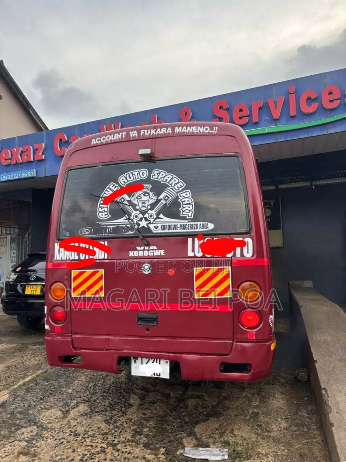 Mitsubishi Fuso Rosa 2000 Red