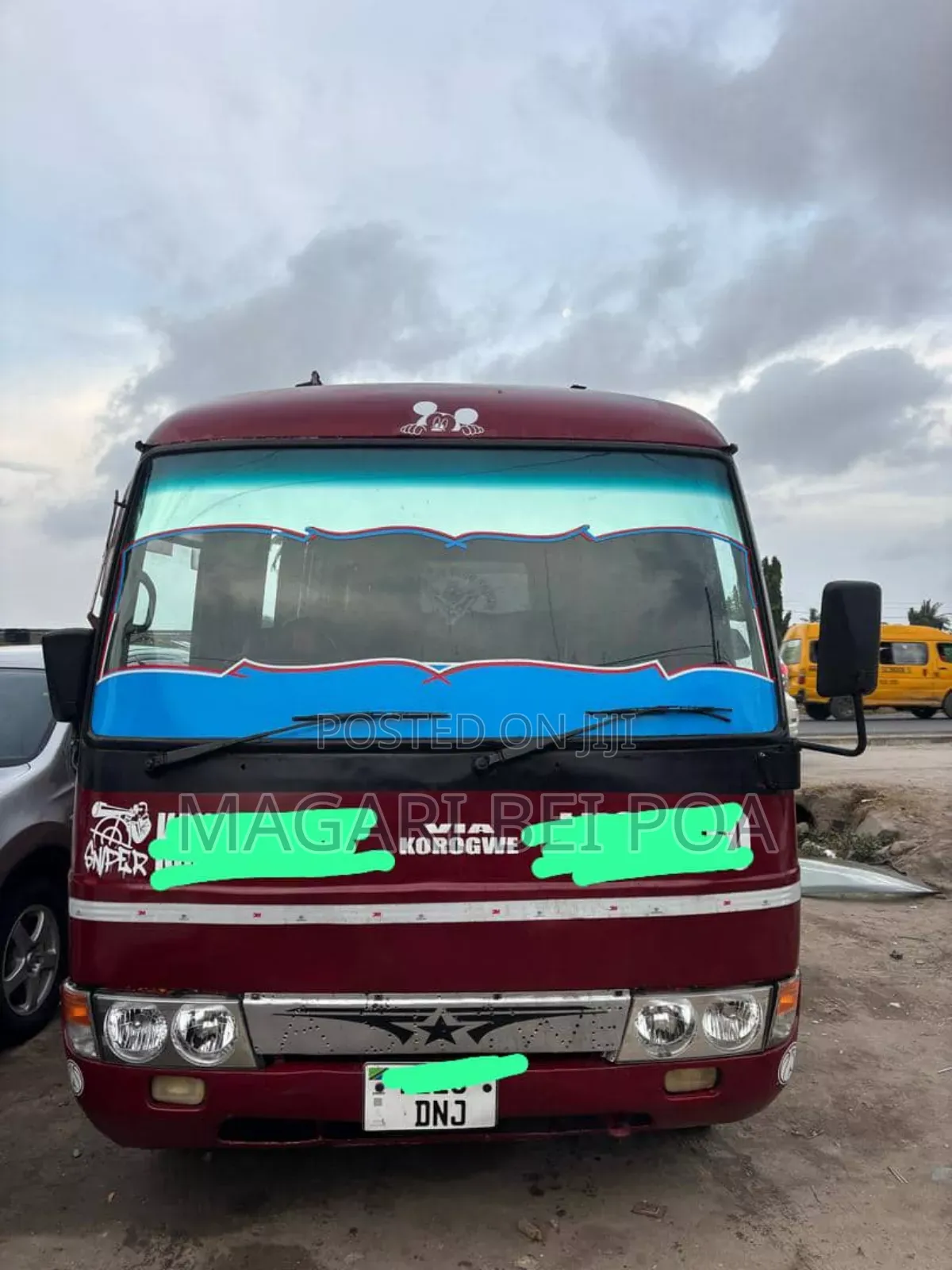 Mitsubishi Fuso Rosa 2000 Red