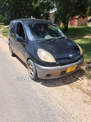 Photo - Toyota Fun Cargo 2004 Black