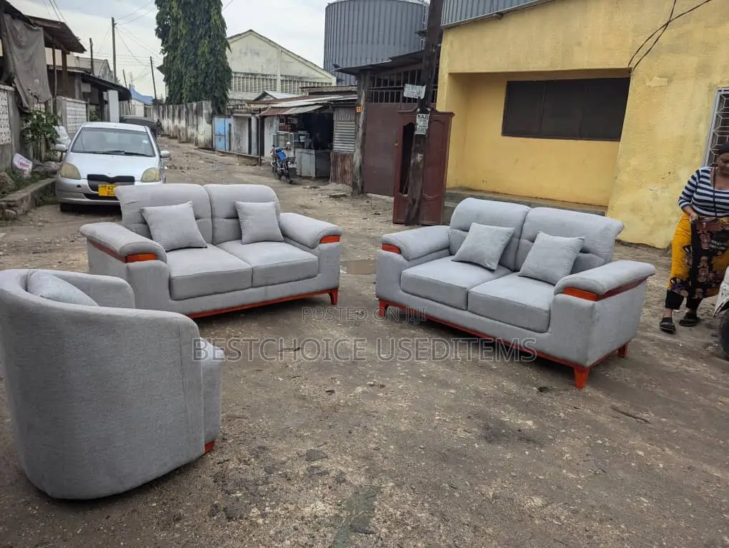 Sofa Set Za Mbili Mbili Moja Imetumika Kidogo Sana Bado