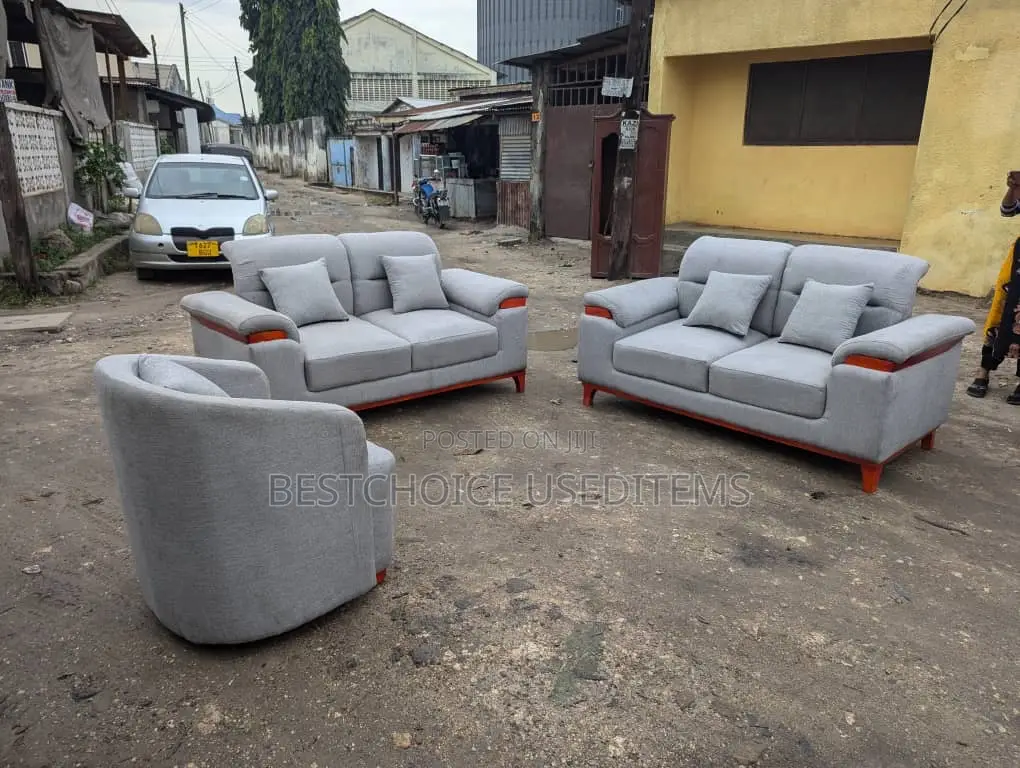 Sofa Set Za Mbili Mbili Moja Imetumika Kidogo Sana Bado