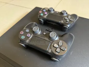Playstation 4 Pro, New 4 Games 2 Pads Og