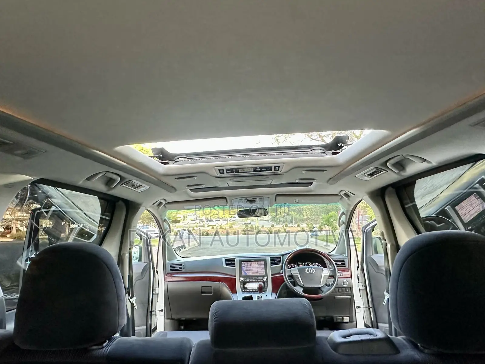 Toyota Vellfire 2009 White