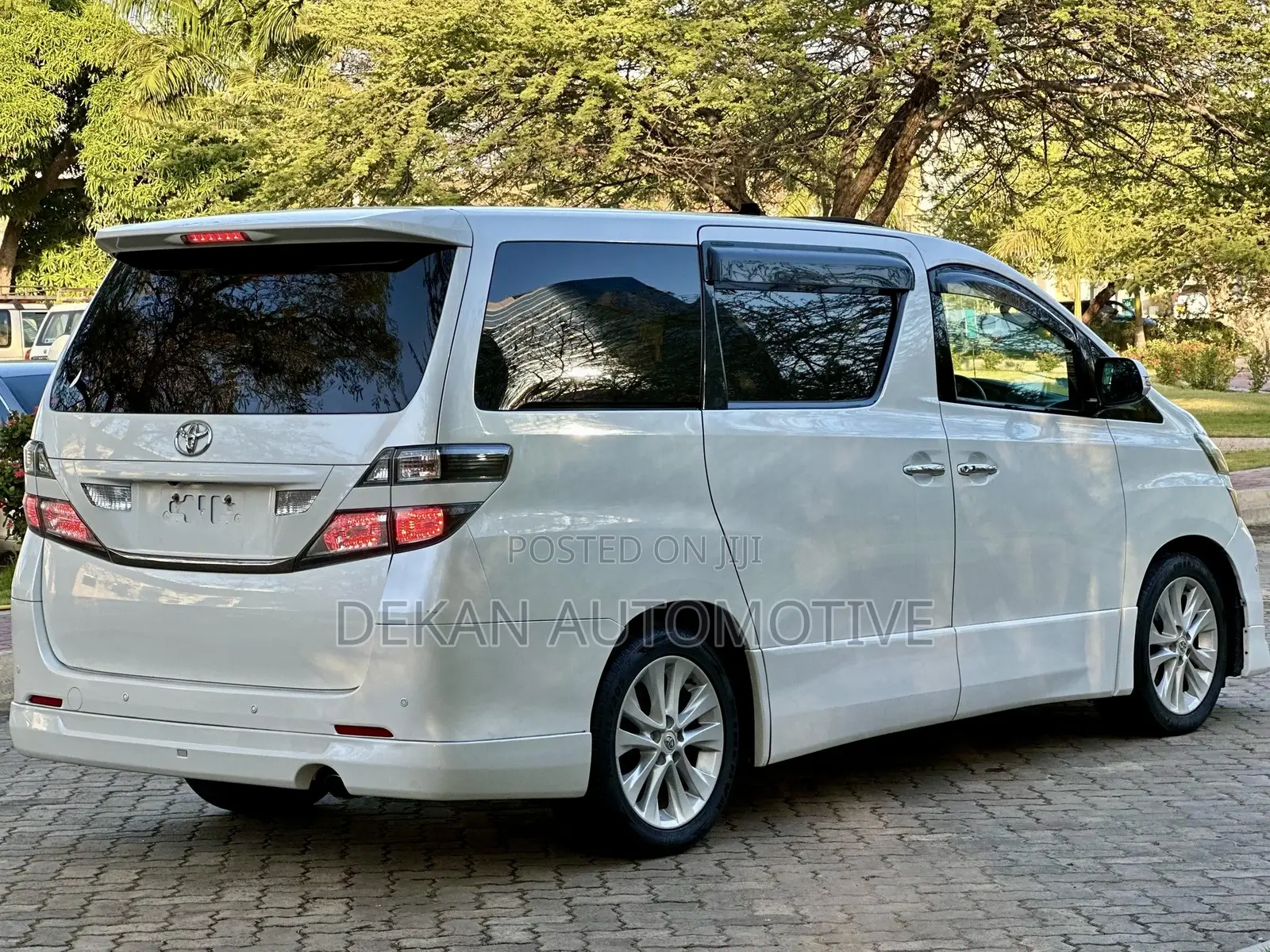Toyota Vellfire 2009 White