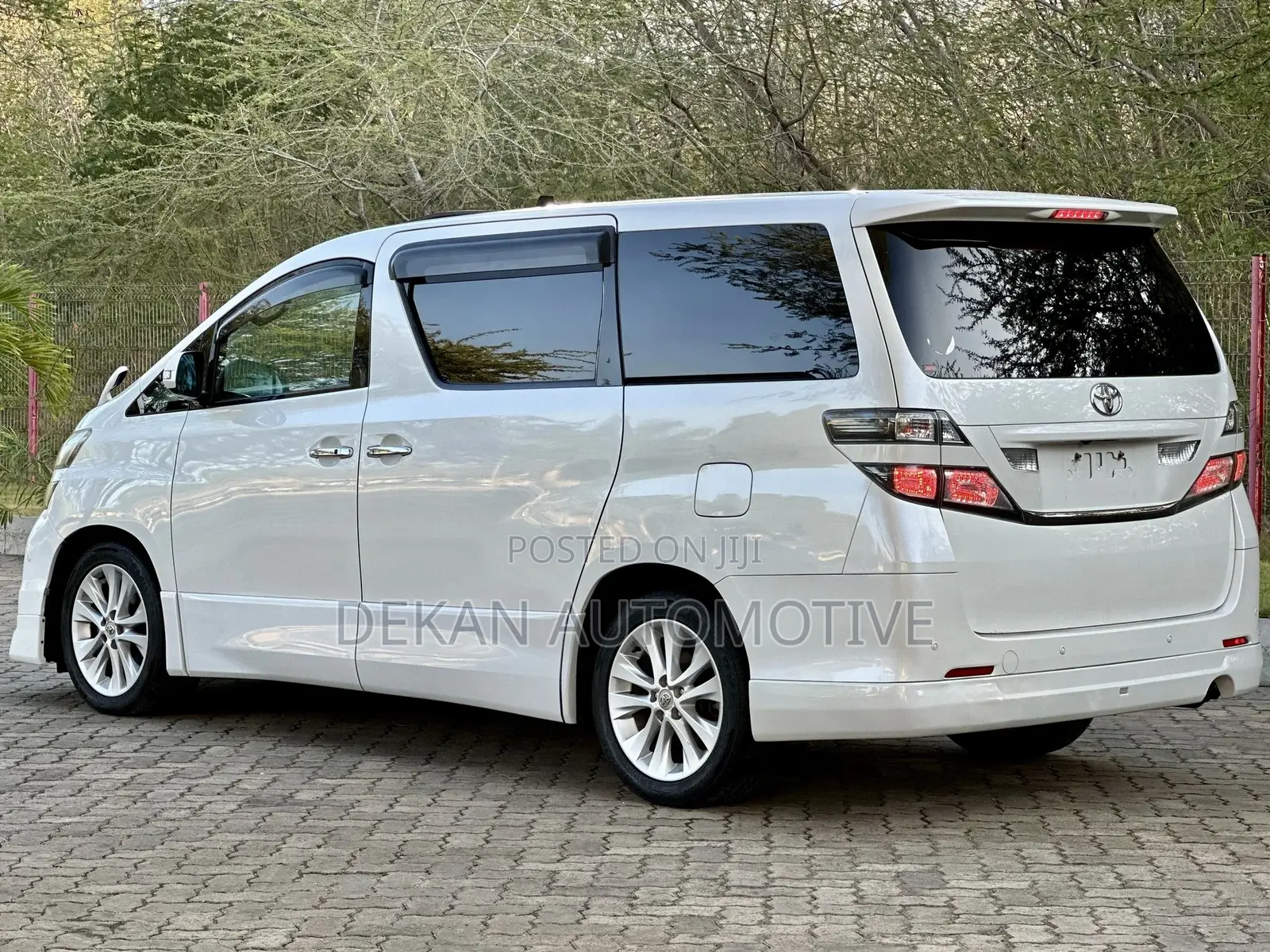 Toyota Vellfire 2009 White