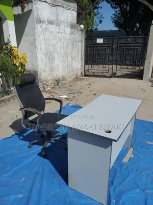 Kiti Na Meza Vya Ofisini Vimenyooka Sna 