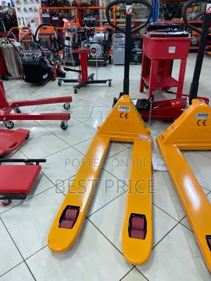 Toho Pallet Truck 2.5 Ton Capacity