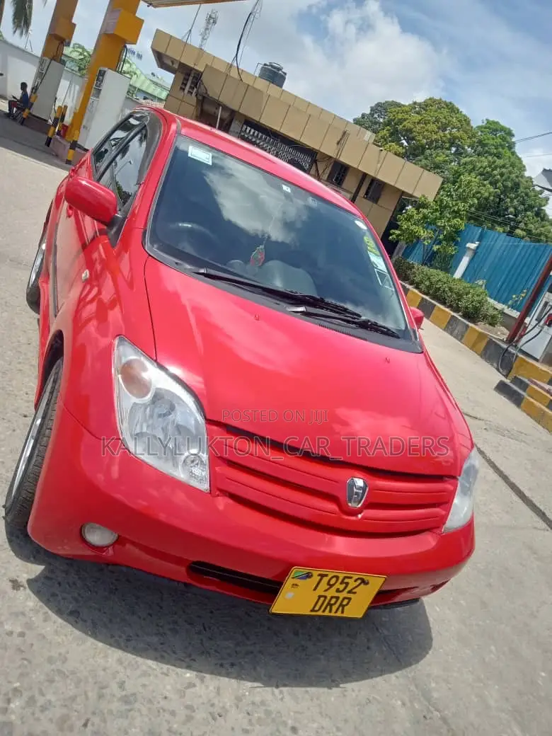 Toyota IST 2005 Red