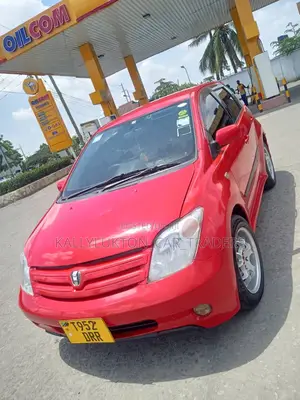 Toyota IST 2005 Red