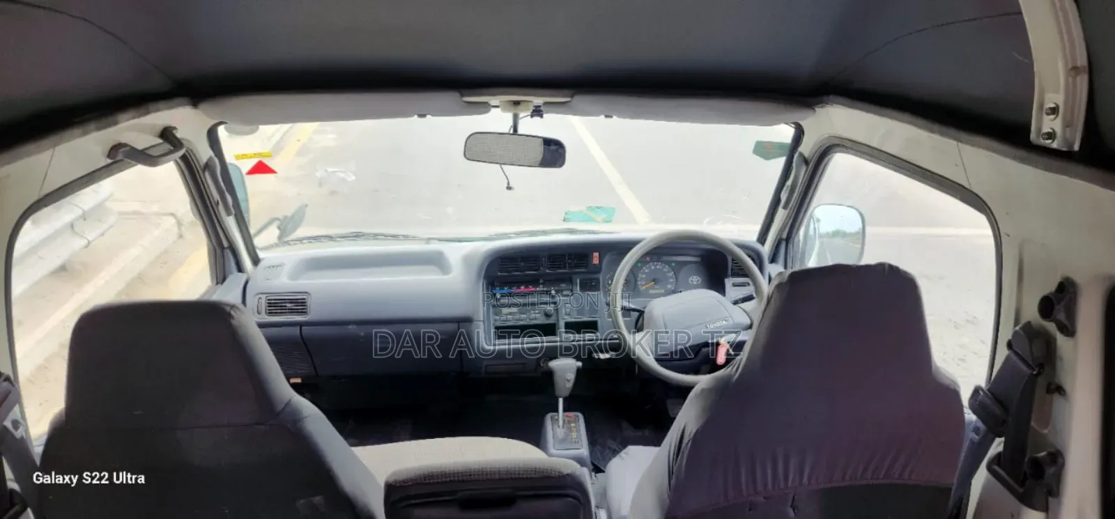 Toyota HiAce 2002 White