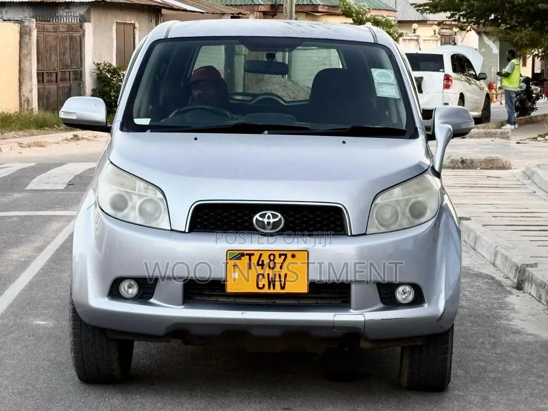 Toyota Rush 2011 Silver