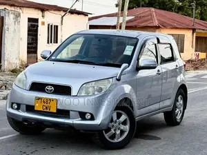 Toyota Rush 2011 Silver