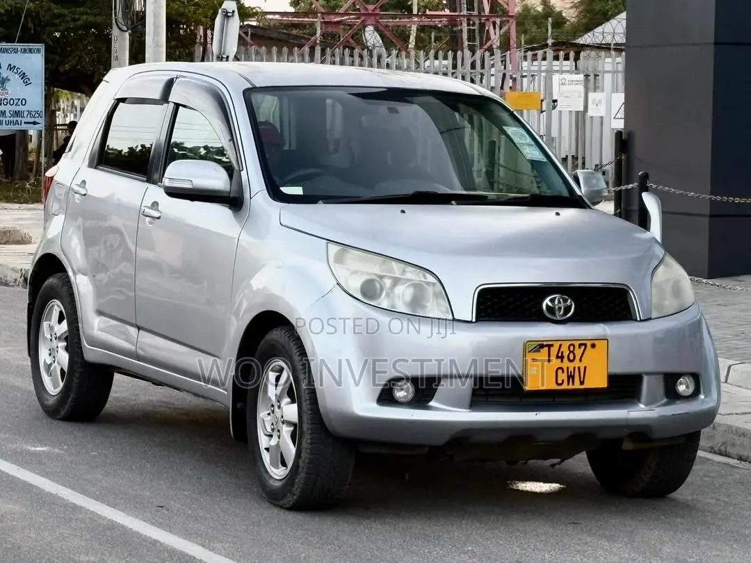 Toyota Rush 2011 Silver