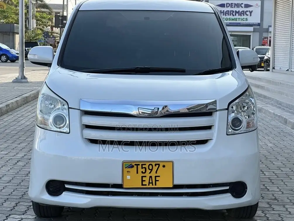 Toyota Noah 2008 White