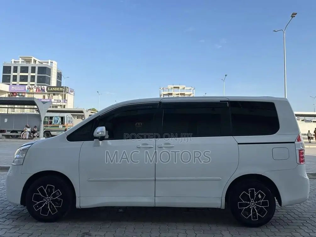 Toyota Noah 2008 White