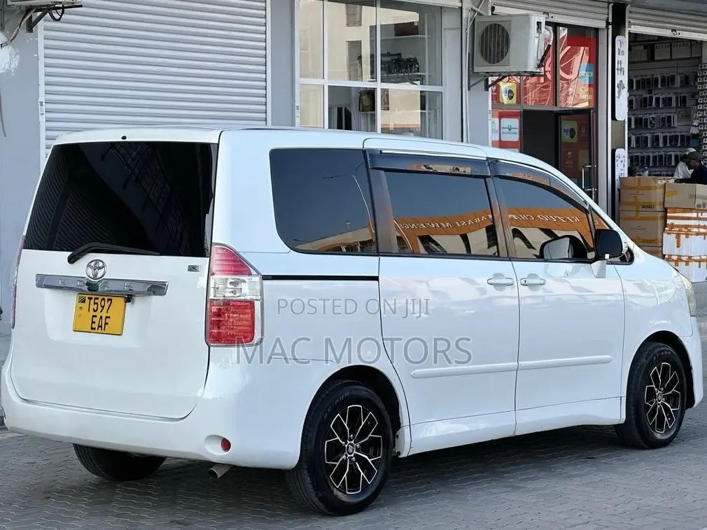 Toyota Noah 2008 White