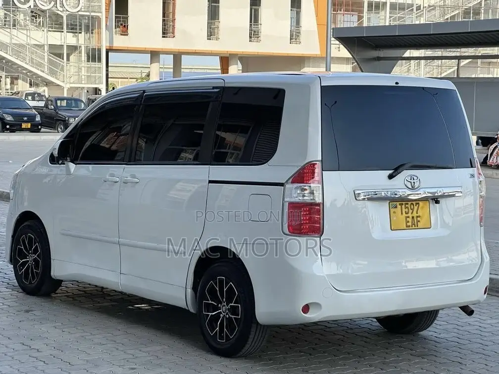 Toyota Noah 2008 White