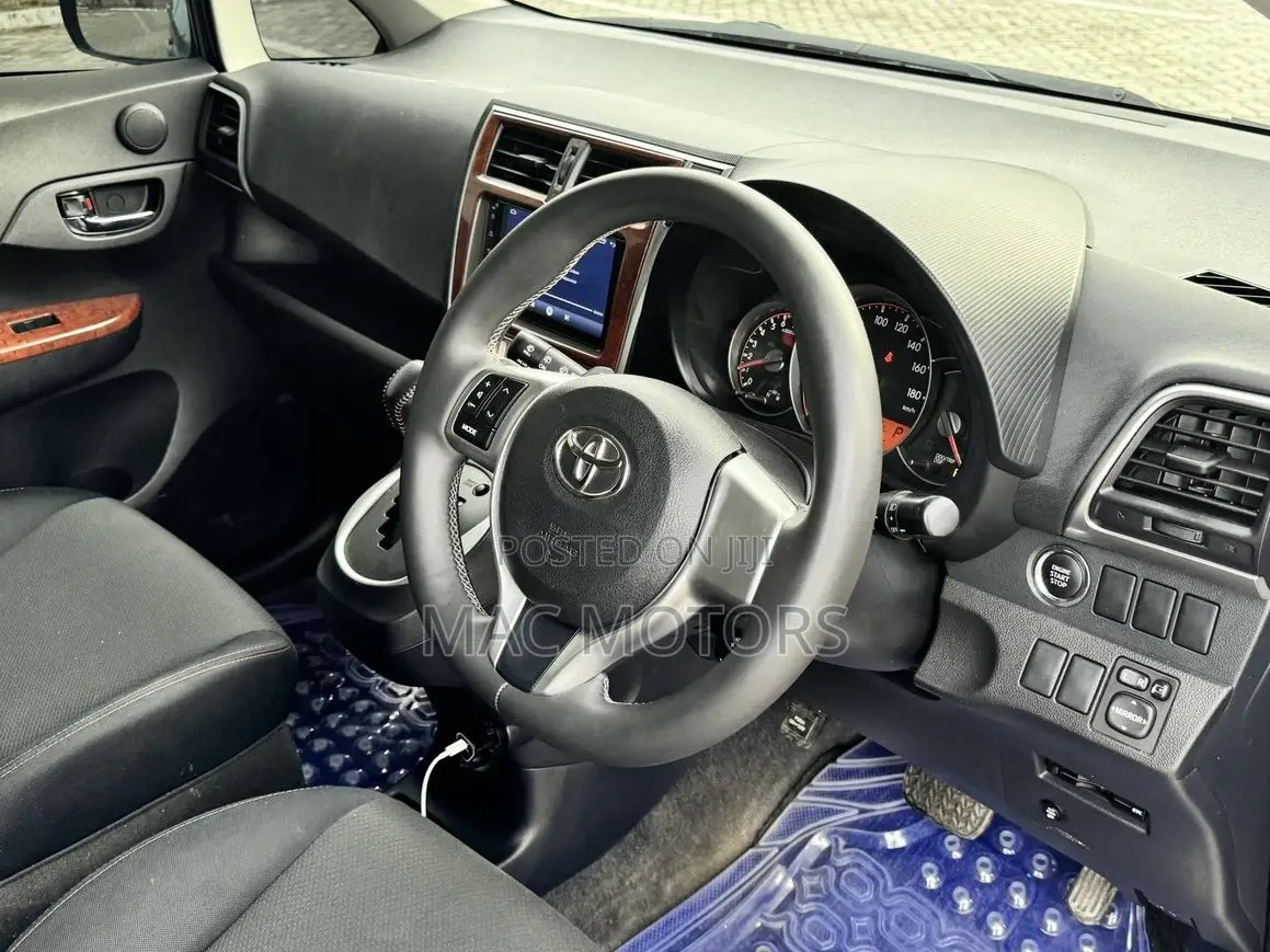 Toyota Ractis 1.5 FWD 2013 Blue