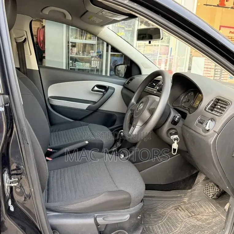 Volkswagen Polo 2010 Black