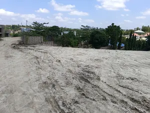 Kiwanja Kinauzwa Mbezi Mtaa Wa Muhimbili