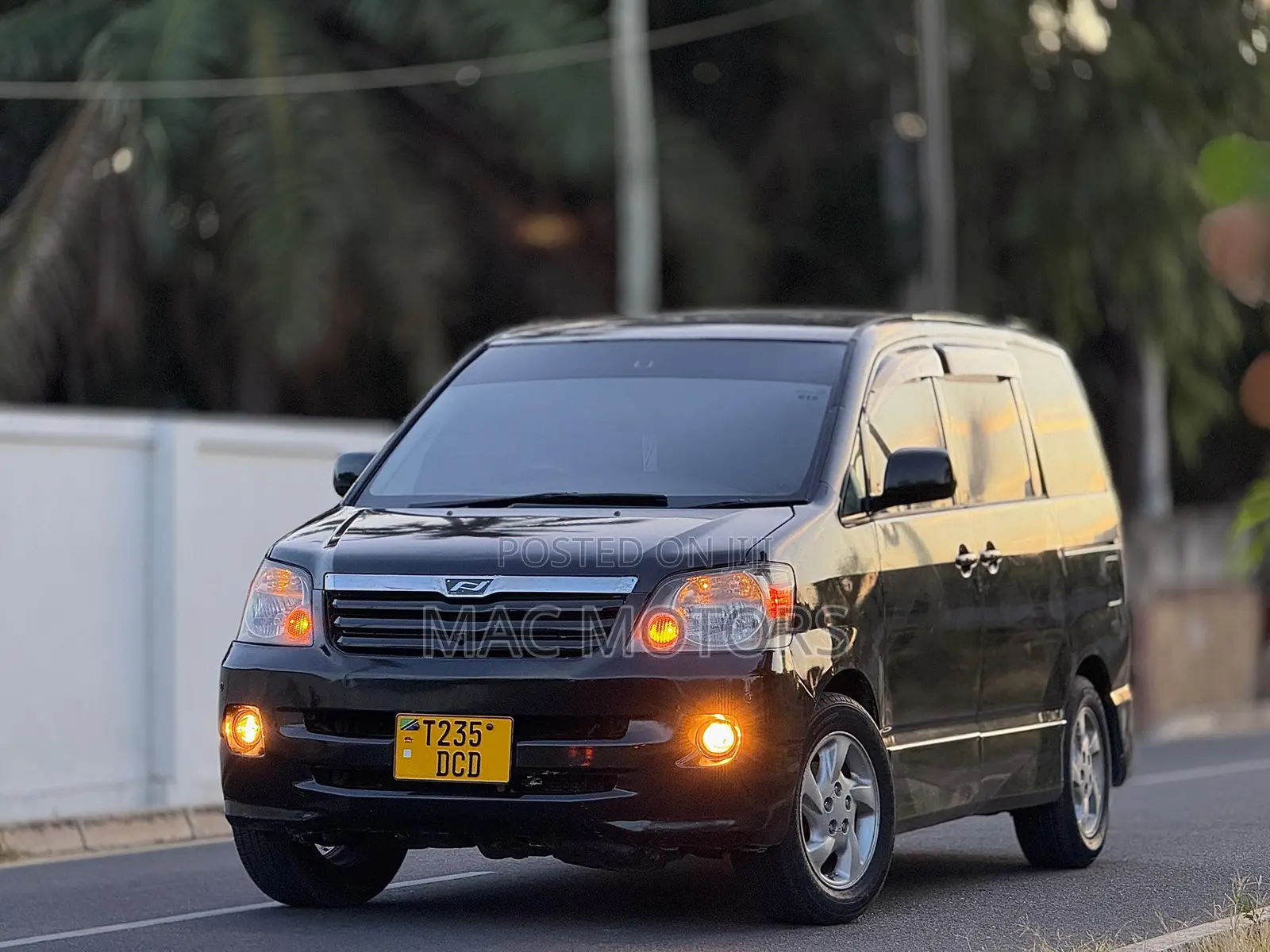 Toyota Noah 2003 Black