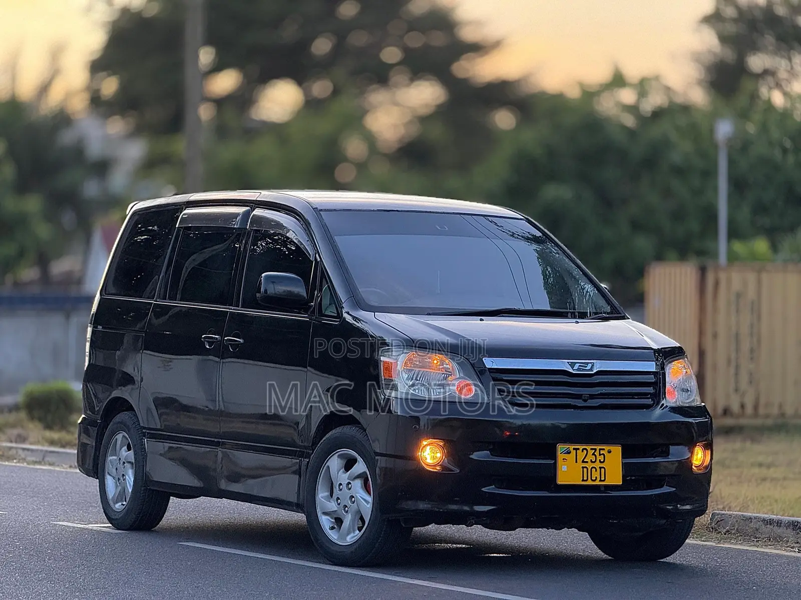 Toyota Noah 2003 Black
