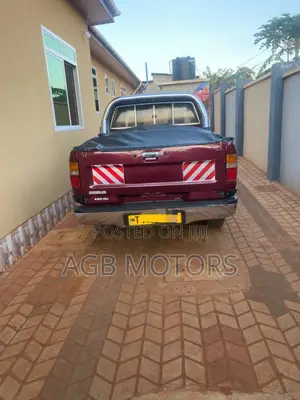 Toyota Hilux 1999 Red