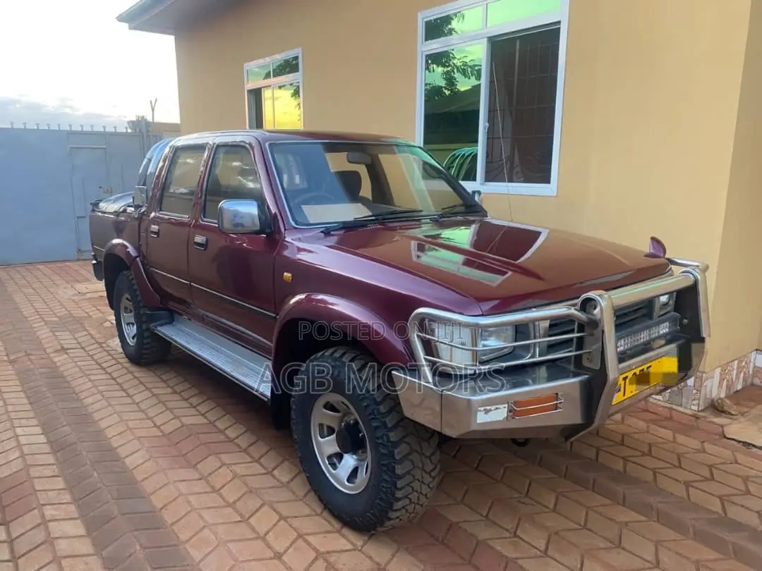 Toyota Hilux 1999 Red