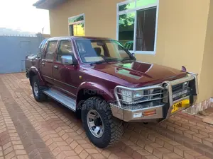 Toyota Hilux 1999 Red