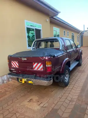 Toyota Hilux 1999 Red