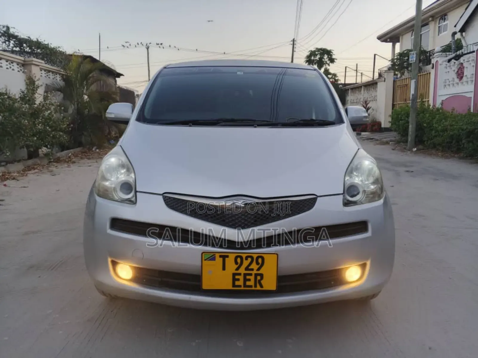 Toyota Ractis 2009 Silver