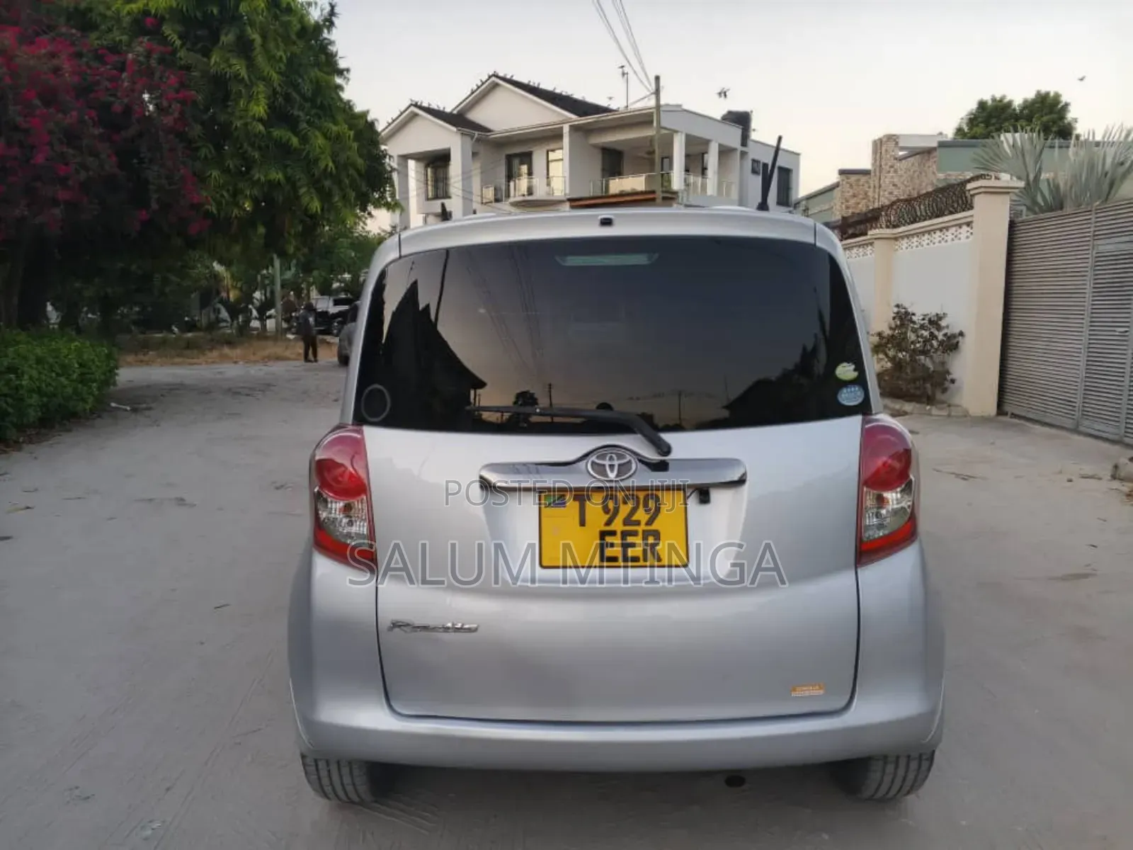 Toyota Ractis 2009 Silver