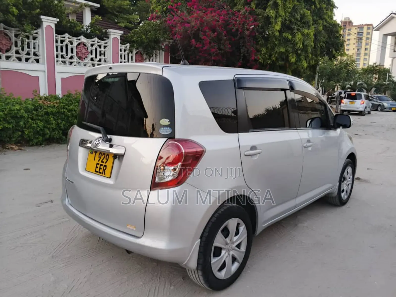 Toyota Ractis 2009 Silver