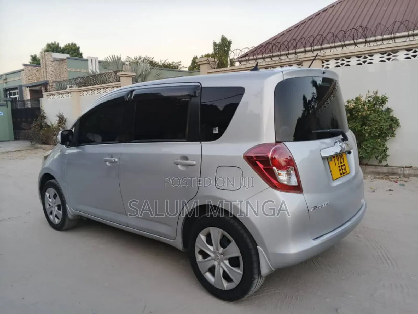 Toyota Ractis 2009 Silver