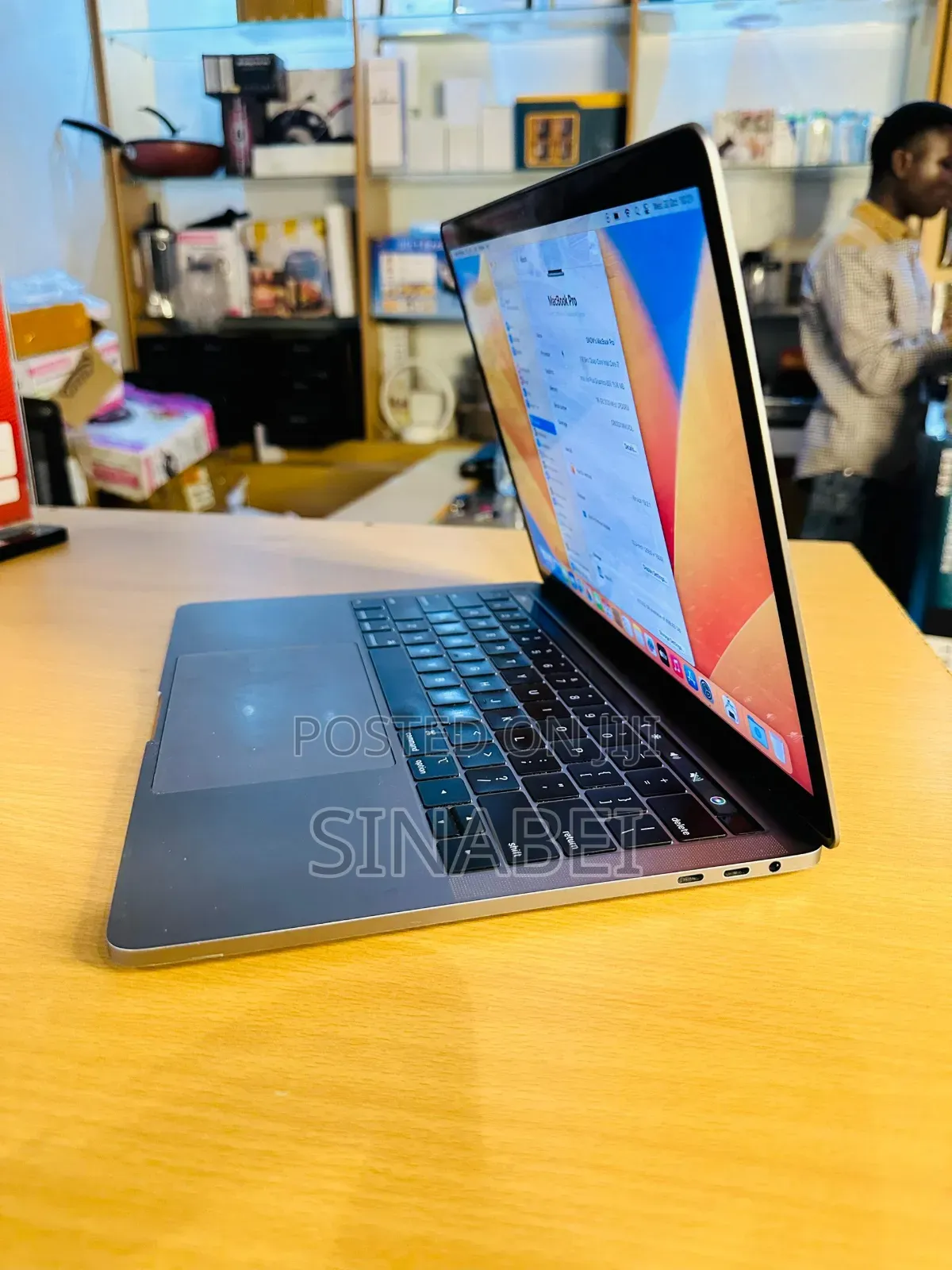 Laptop Apple MacBook Pro 2018 16GB Intel Core I7 SSD 512GB