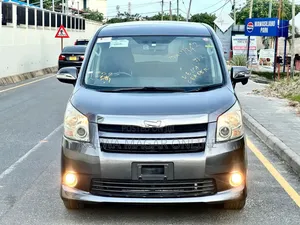 Toyota Noah 2009 Gray