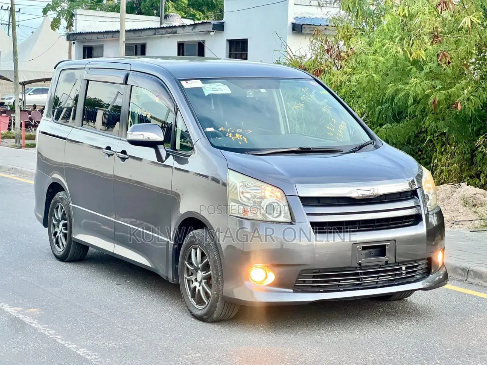 Toyota Noah 2009 Gray