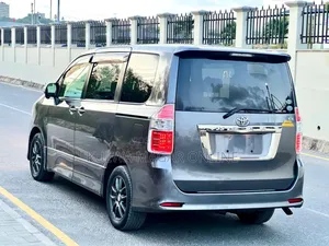 Toyota Noah 2009 Gray