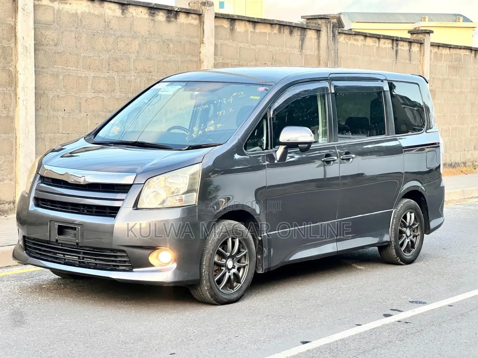 Toyota Noah 2009 Gray