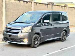 Toyota Noah 2009 Gray