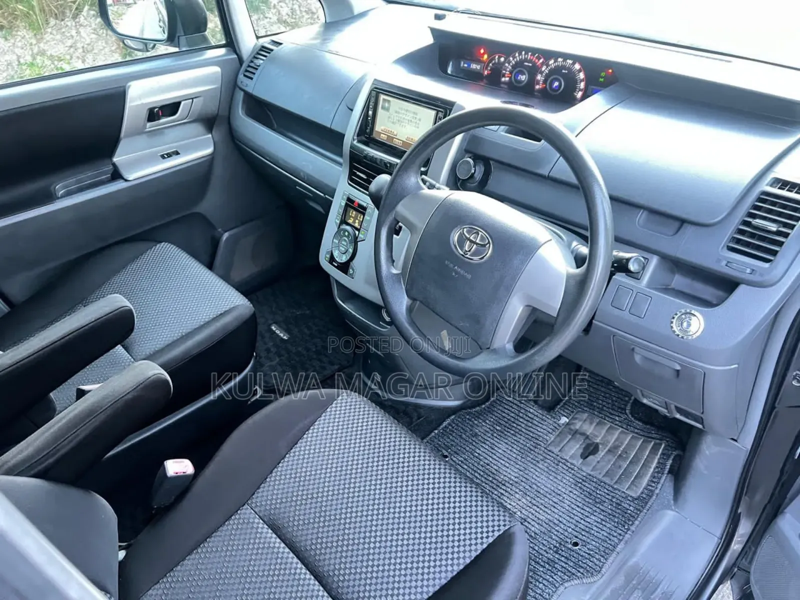 Toyota Noah 2009 Gray