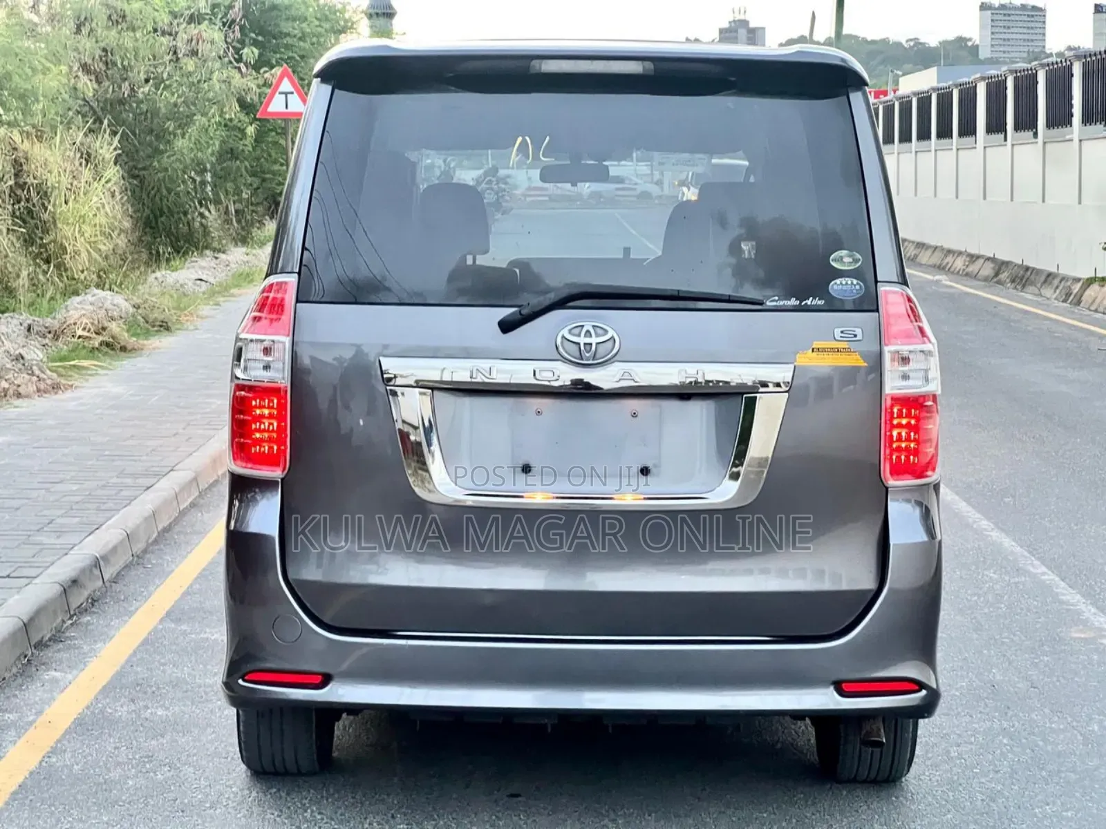 Toyota Noah 2009 Gray