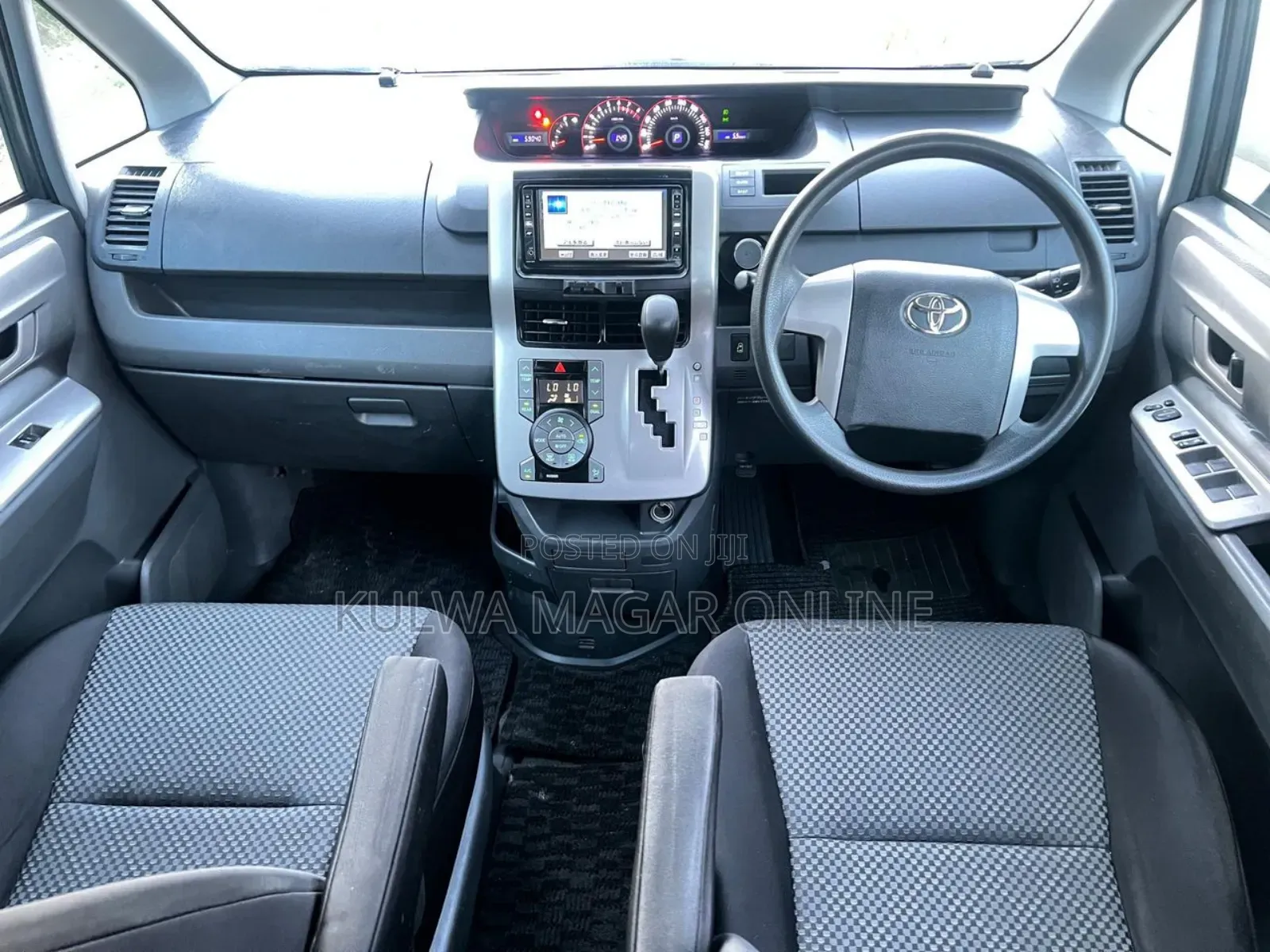 Toyota Noah 2009 Gray